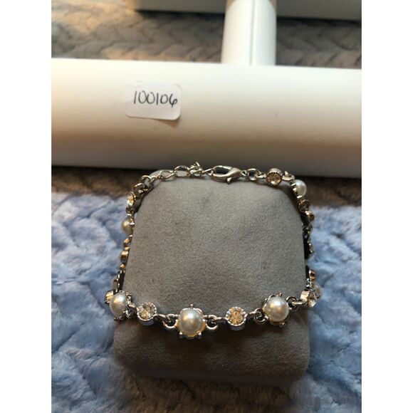 Silver and White Pearl Bracelet - Picture 1 of 10
